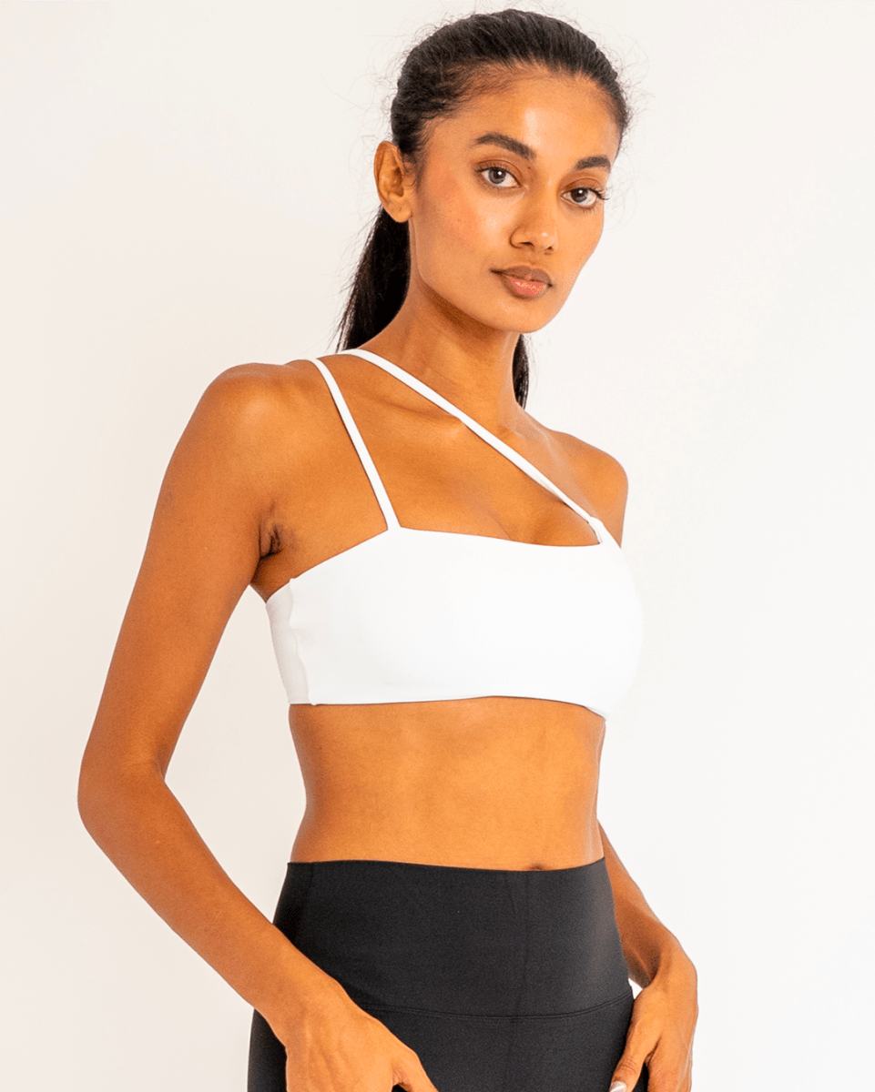 PilaNova Asymmetrical Sports Bra – Stylish Design & Support – White - PilaNova