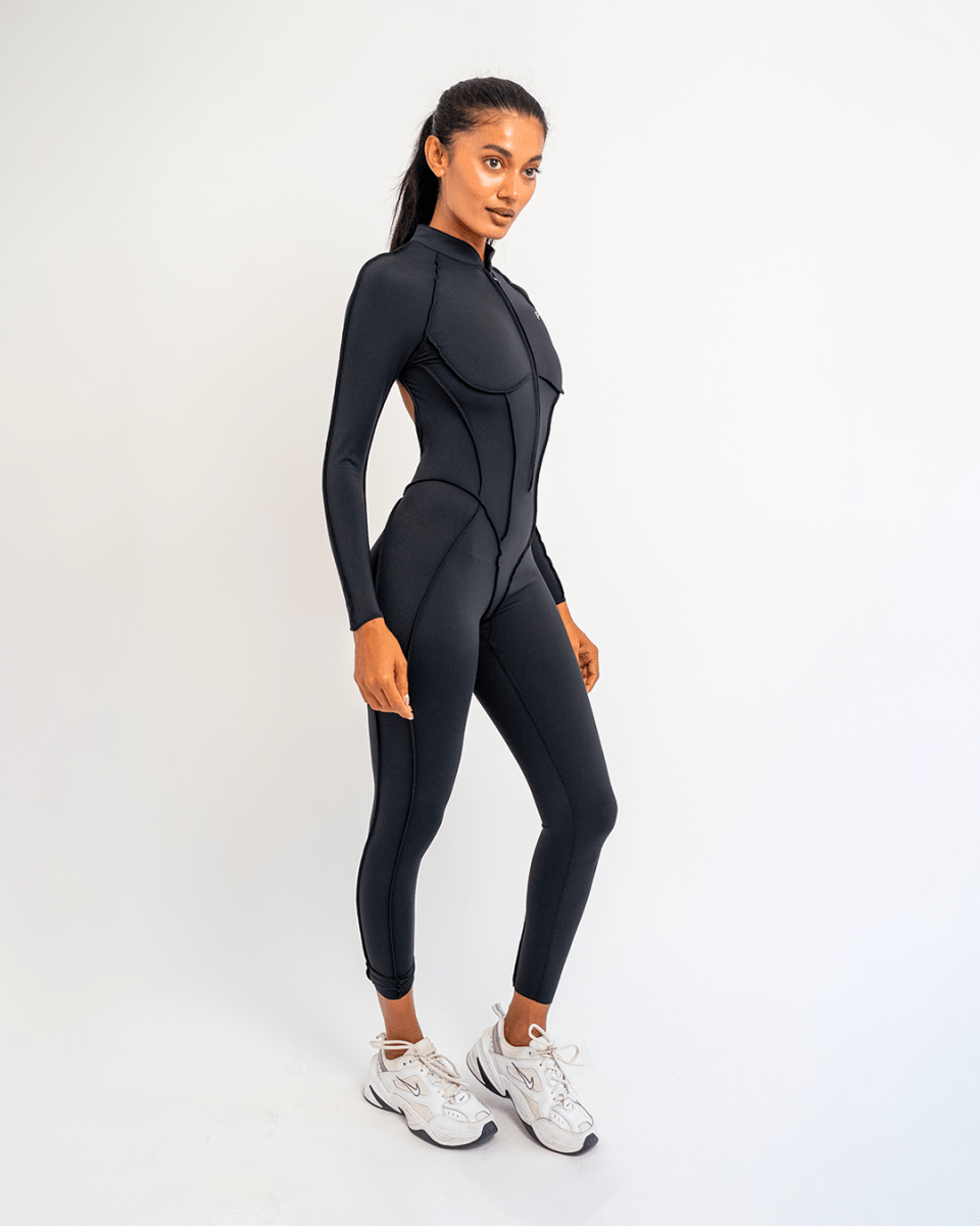 PilaNova Closed - Back Catsuit – Contouring Seam Fit – Black - PilaNova