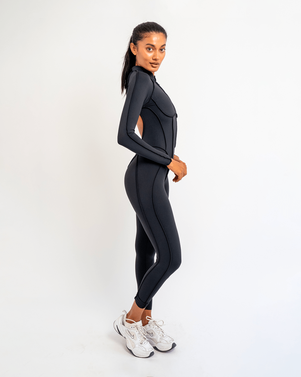 PilaNova Closed - Back Catsuit – Contouring Seam Fit – Black - PilaNova