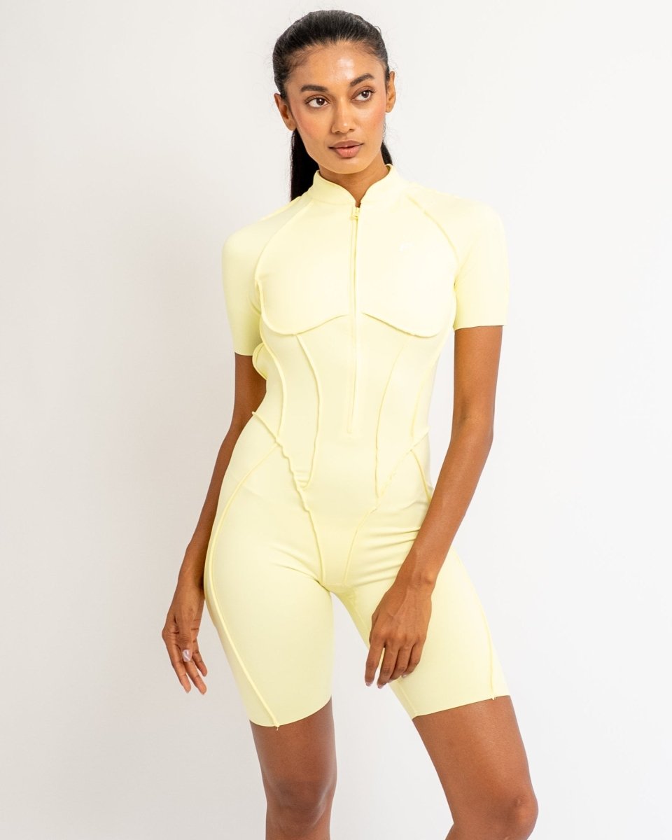 PilaNova Sleek Shorts Catsuit – Chic Design & Comfortable Fit - PilaNova