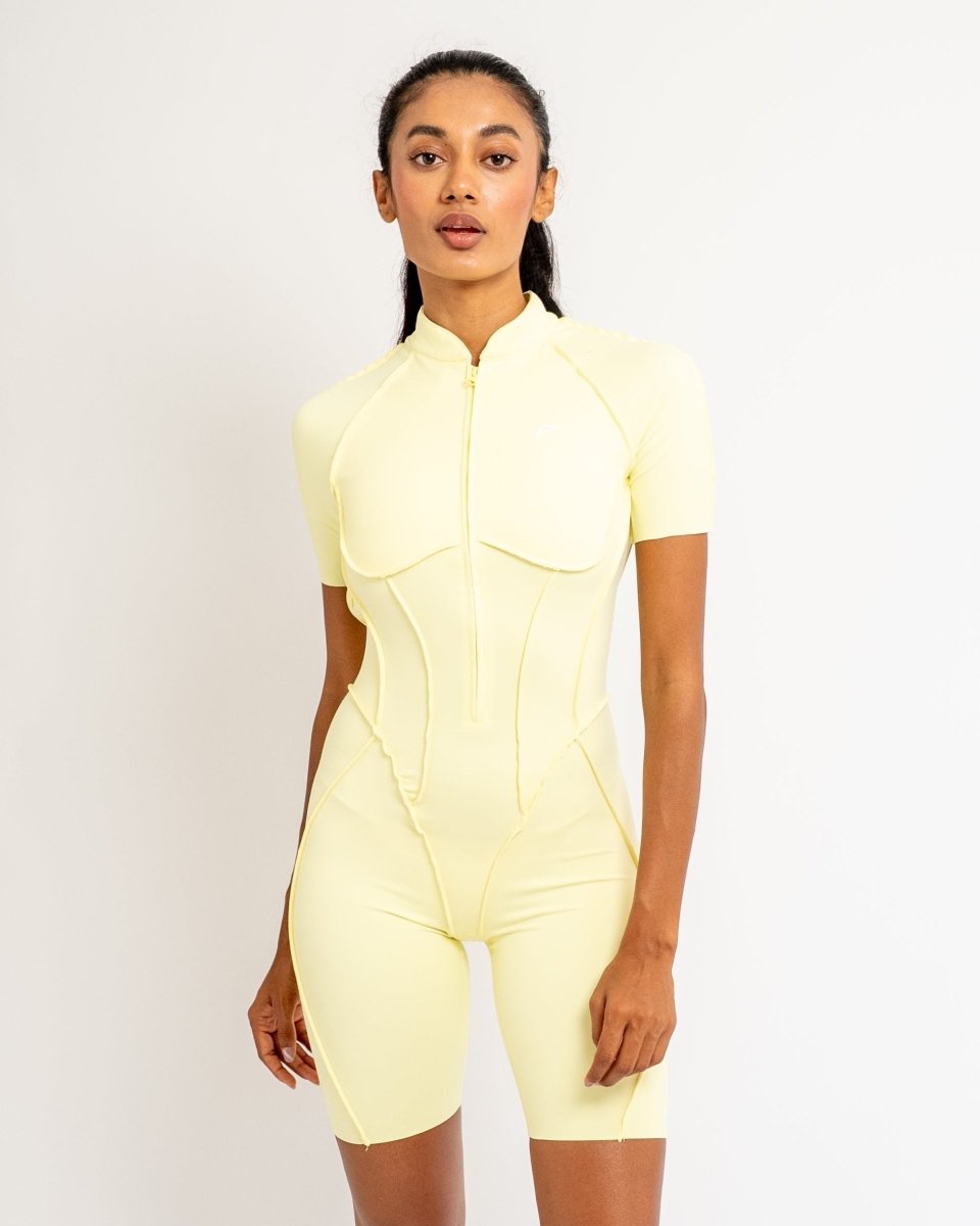 PilaNova Sleek Shorts Catsuit – Chic Design & Comfortable Fit - PilaNova