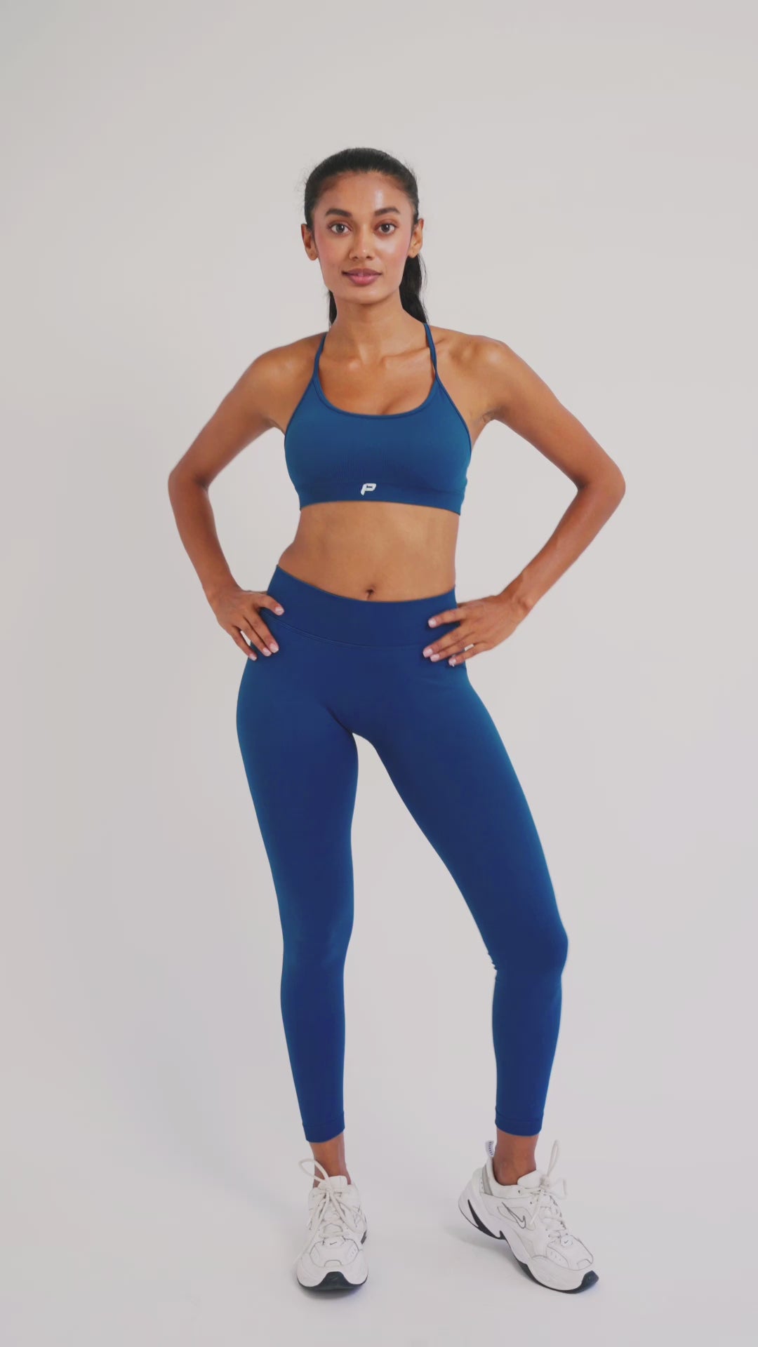 Load video: PilaNova Set Legging – Comfortable &amp; Supportive – Blue