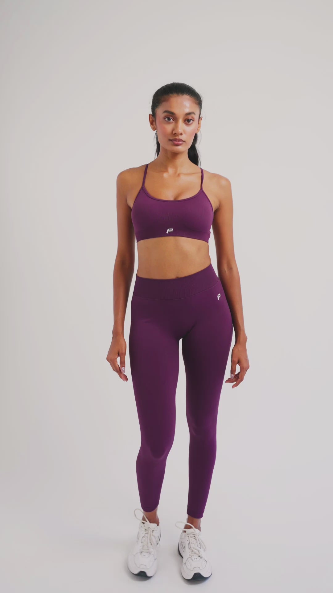Load video: PilaNova Set Legging – Stretchy &amp; Breathable – Purple