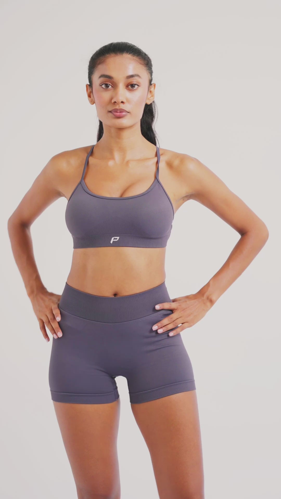 Load video: PilaNova Set Short – Breathable &amp; Stretchable – Grey
